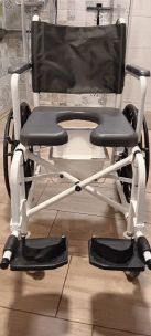 Duschrollstuhl als WC-Stuhl